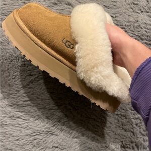 PLATFORM UGG slipper size 7